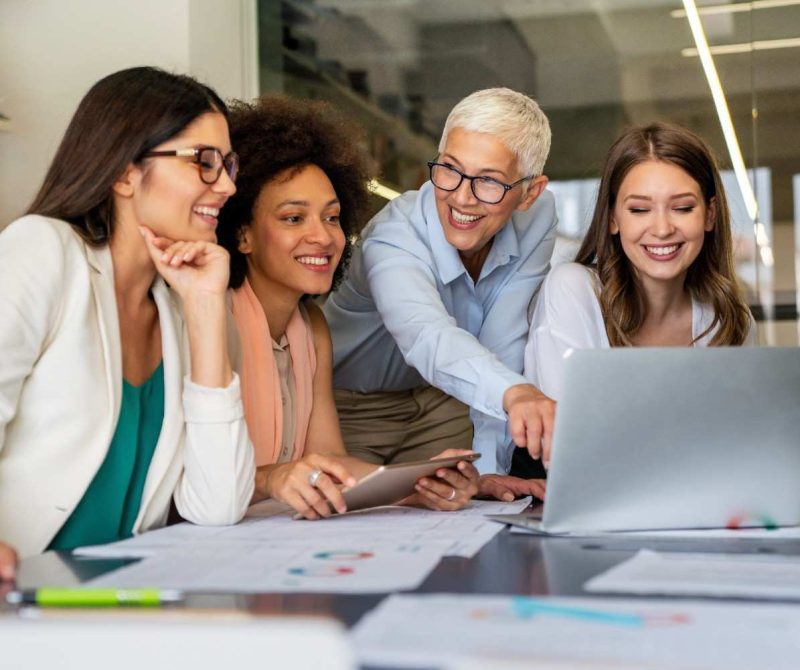 collaboration-and-analysis-by-business-people-work-2025-03-28-07-30-25-utc