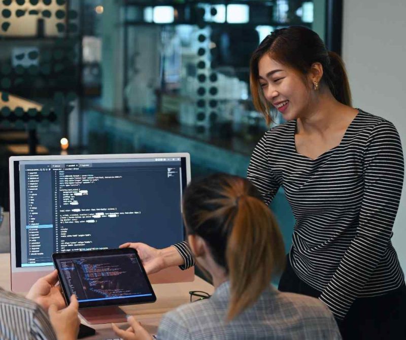 female-project-supervisor-explaining-detail-of-pro-2024-12-02-09-50-45-utc