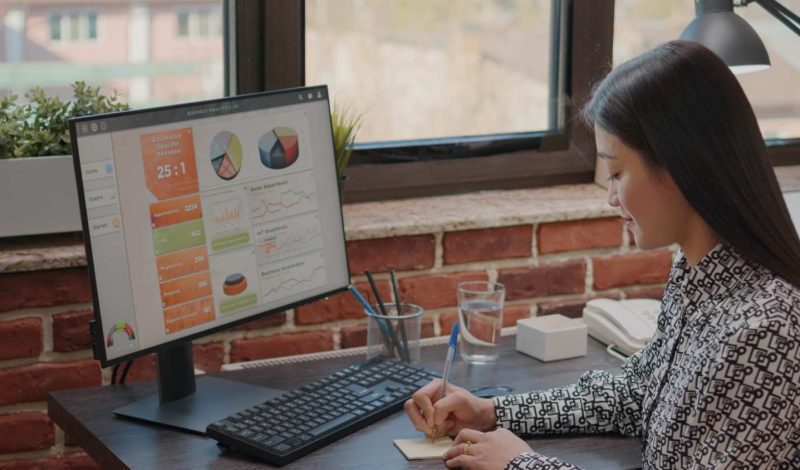 person-writing-sticky-notes-remember-task-computer-business-woman-using-post-it-memo-paper-as-reminder-work-project-planning-company-efficiency-inspiration (1)