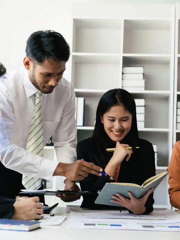 two-women-and-two-men-in-a-business-meeting-diver-2025-01-10-06-48-06-utc (1)
