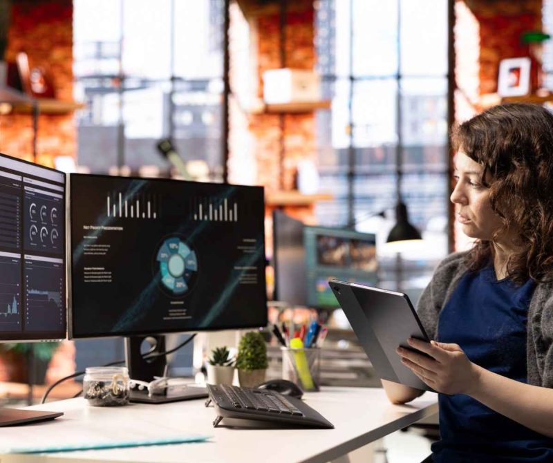 woman-agency-office-using-financial-application-ui-pc-screen